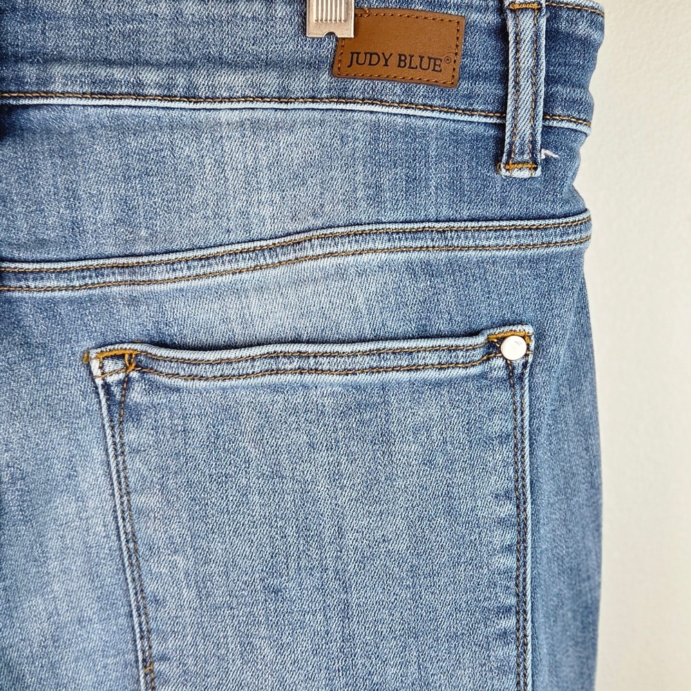 Judy Blue Capri Jeans Womens 14W Blue Excellent Distressed Frayed Hem Denim - Picture 10 of 12